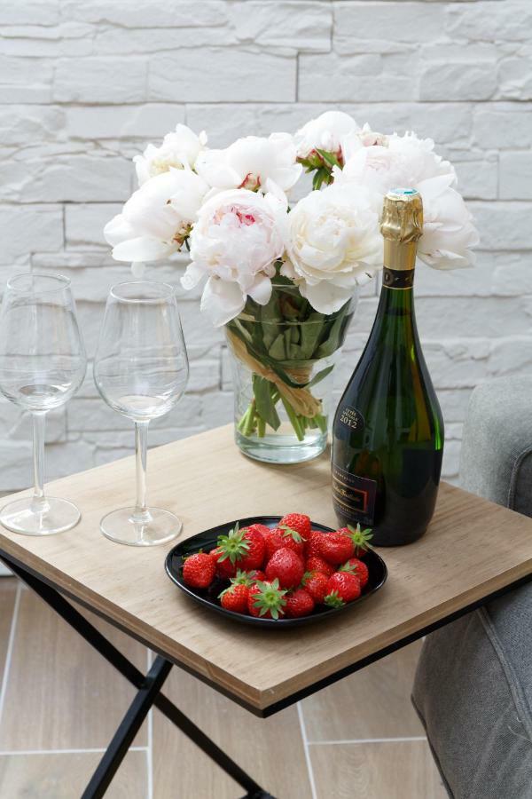 Well Located Studio -Ecole Militaries Champs De Mars Apartment Париж Екстериор снимка